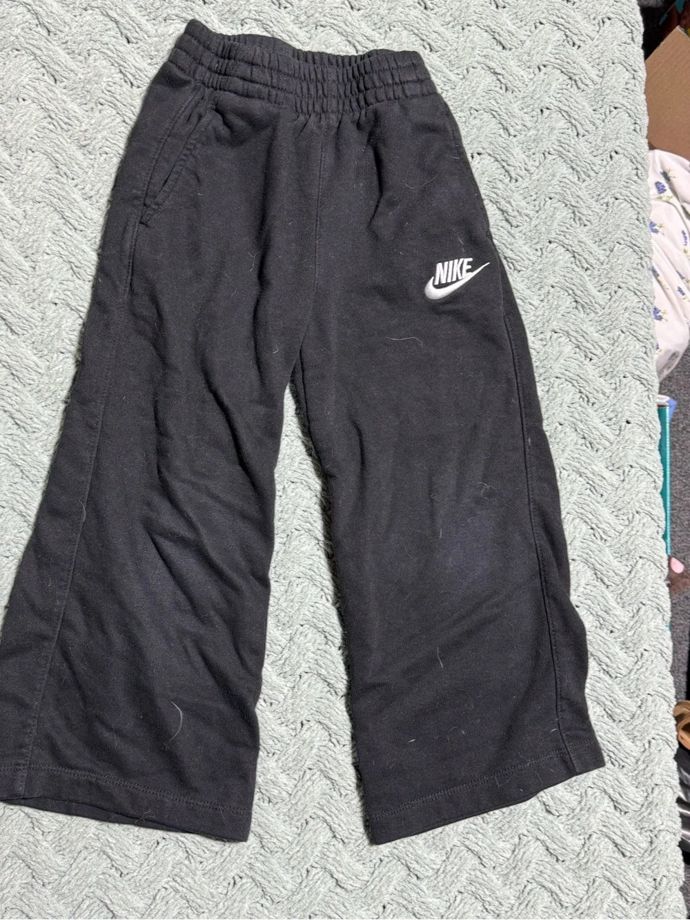 Nike Kids Black Fleece Sweatpants 5